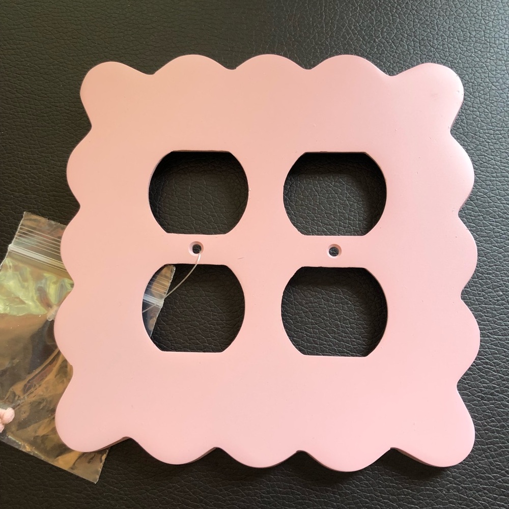 Pink Scalloped Wall Decor Frame